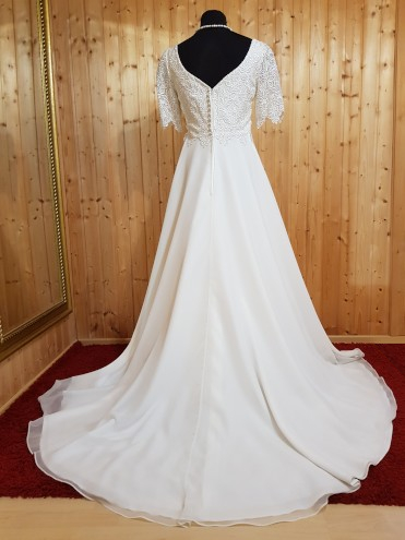 Brautkleid BK15-75x10 hinten aus Bea's Hochzeits-Boutique