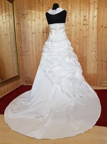 Prinzessinnenkleid BK15-18747 hinten aus Bea's Hochzeits-Boutique