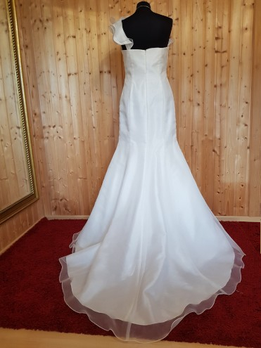 Meerjungfrauenkleid BK15-19661 hinten aus Bea's Hochzeits-Boutique