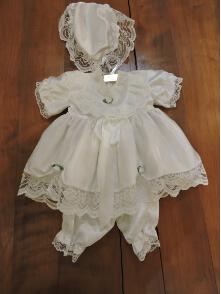 Taufkleid f�r M�dchen mit K�ppi